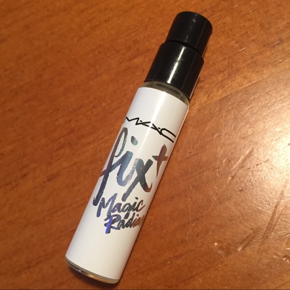 MAC Fix + Magic Radiance Setting Spray - Picture 4 of 11
